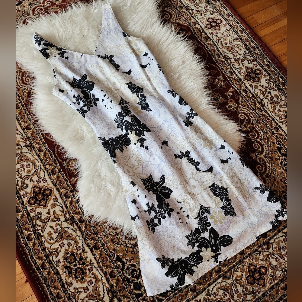 Tristan & Iseaut Sleeveless Floral Dress